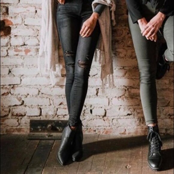 Lularoe Black Skinny Fit Jeans 38 / 18W Distressed Slimming Panels Stretch Denim - Picture 3 of 13